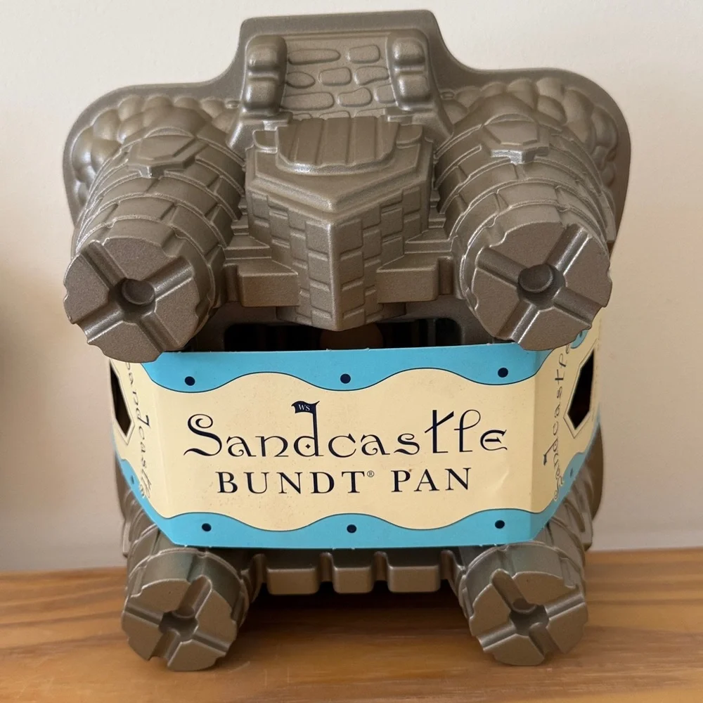 Williams Sonoma Nordic Train and Sandcastle Cake Pans